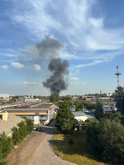 Пожар на заводе в Петербурге мог унести жизни троих